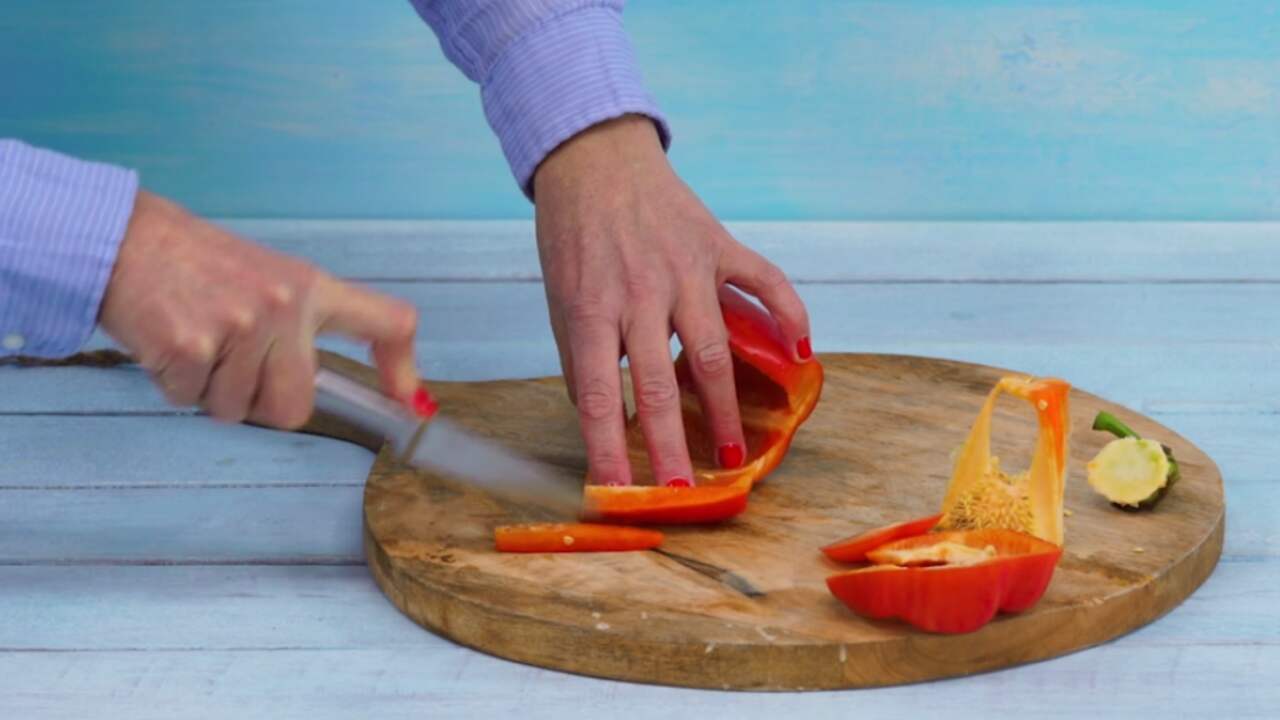 Lifehack: Zo snijd je heel makkelijk een paprika | NU Het Snijd je eigen eten, hout |