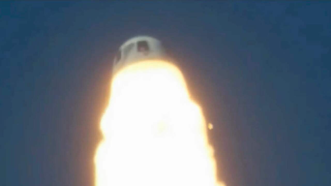 Beeld uit video: Vlammen slaan uit raket Jeff Bezos na motorproblemen