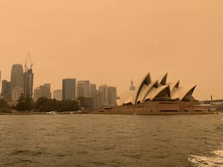 Bosbranden nabij Sydney veranderen in 'gigantische vuurzee'