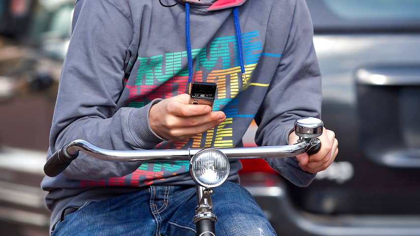 terug focus Omdat Scholieren blijven telefoon gebruiken op de fiets ondanks verbod | Tech |  NU.nl