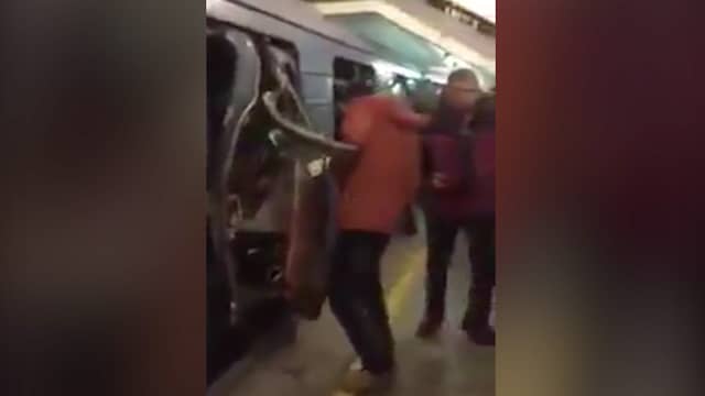 In beeld: Explosie in metro Sint-Petersburg