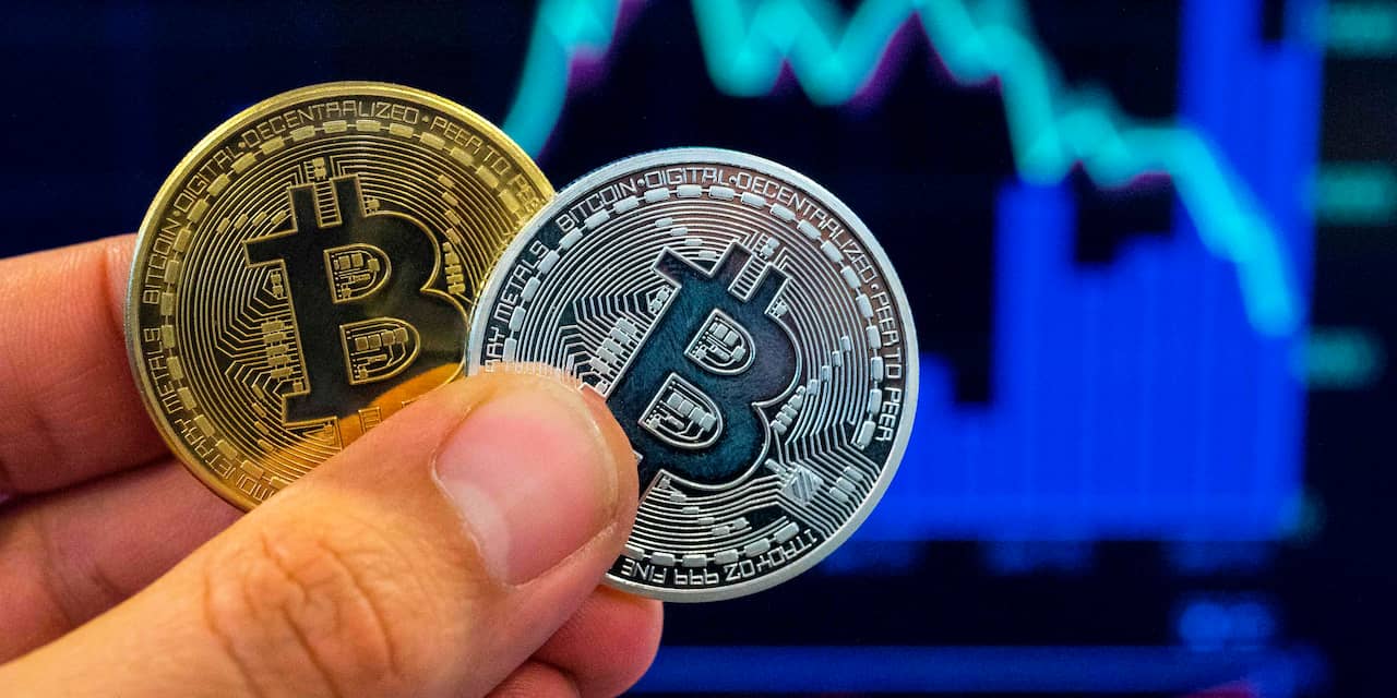 Bitcoin zakt naar laagste niveau sinds begin oktober na nieuws over virusvariant