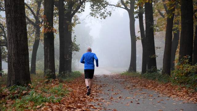Mensen zien er vaak tegenop om te gaan sporten, maar vonden het achteraf heerlijk. Hetzelfde geldt voor kou, stelt huisarts Monique Tjon-A-Tsien.