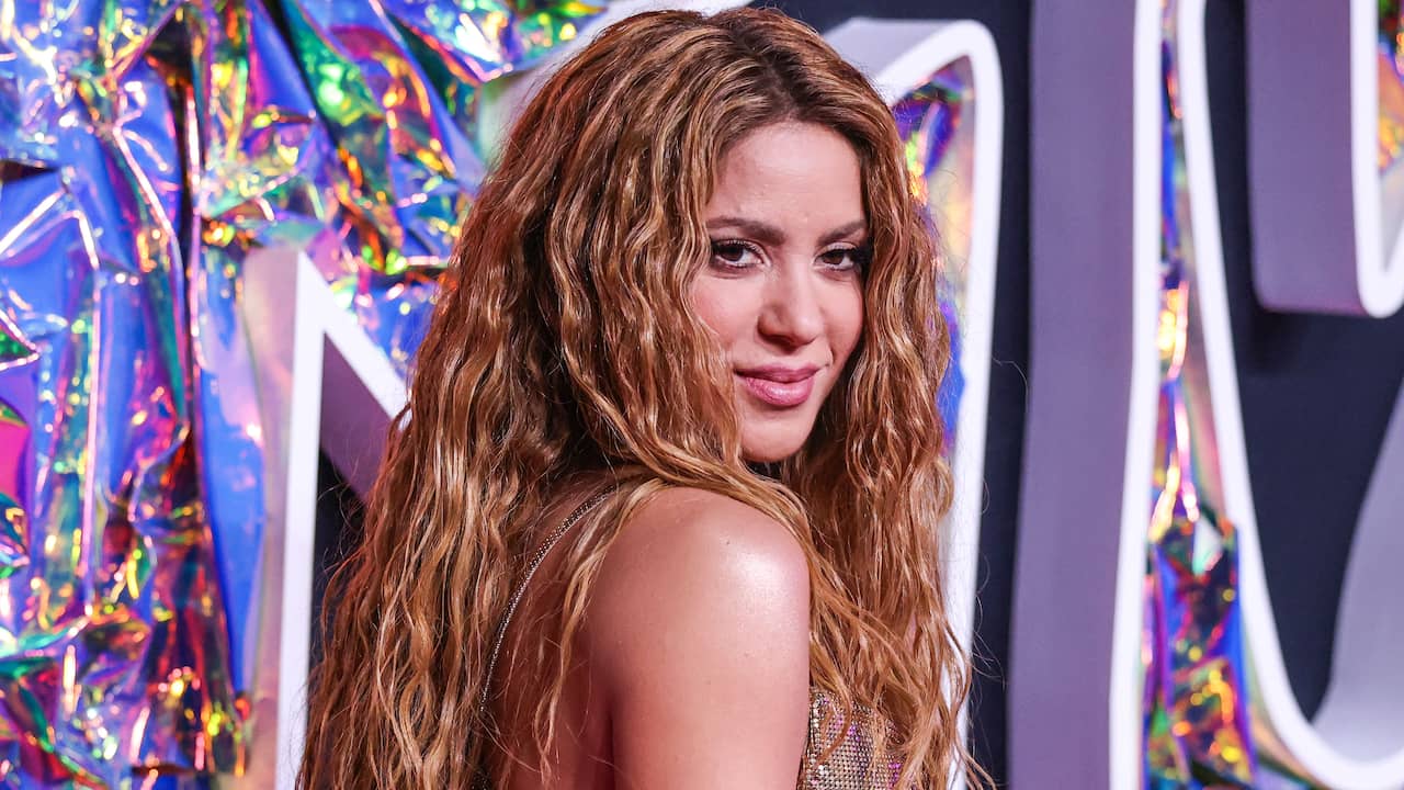 Shakira once again mocks her ex-lover Pique with her first album in seven years, Music