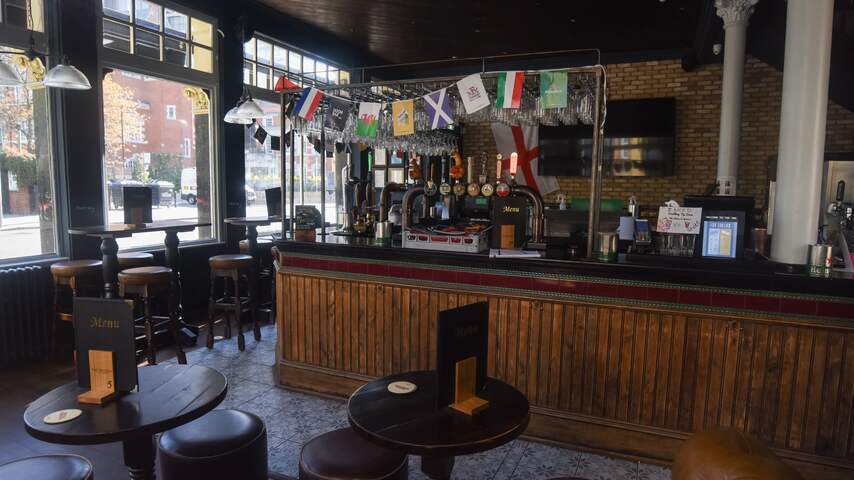 Aandelen Britse pubs kelderen door mogelijke nieuwe coronamaatregelen