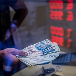 Koers Turkse lira duikt weer omlaag na dagen van herstel