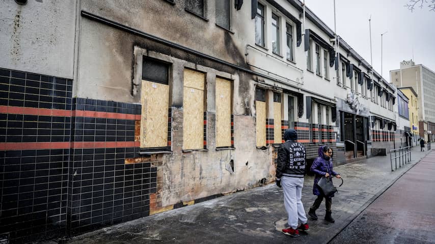 Aantal gewonde agenten door rellen Den Haag opgelopen naar acht
