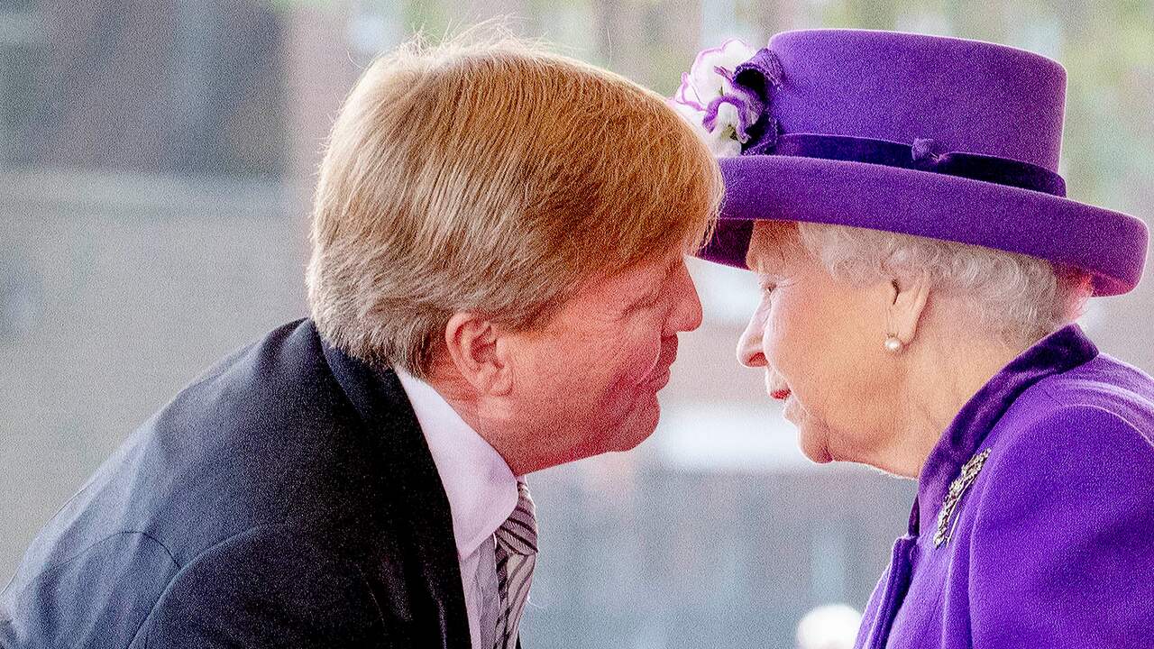 Koning Willem Alexander en koningin Máxima worden in 2018 ontvangen door koningin Elizabeth tijdens een welkomstceremonie op de Horse Guards Parade.