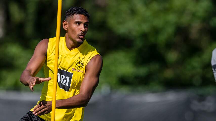 Tumor in teelbal ontdekt bij voormalig Ajax-spits Haller: 'Schok voor ons allemaal'
