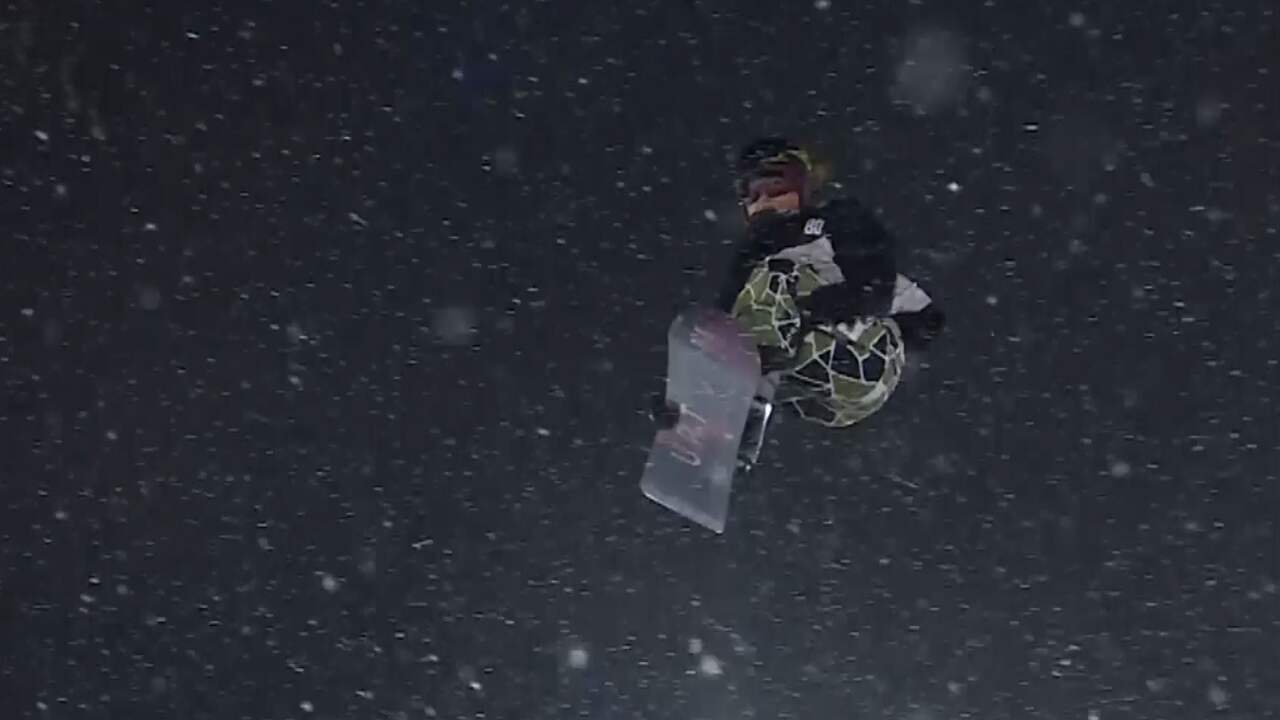 Beeld uit video: Snowboardster doet voor het eerst een Triple Underfoot