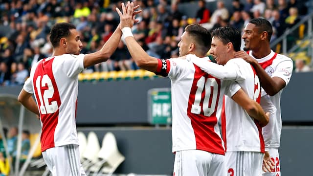 De spelers van Ajax konden vijf keer juichen in Sittard.