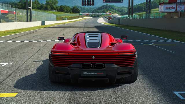De hybride-aandrijving is achterwege gelaten in deze nieuwe Ferrari en dat scheelt gewicht.