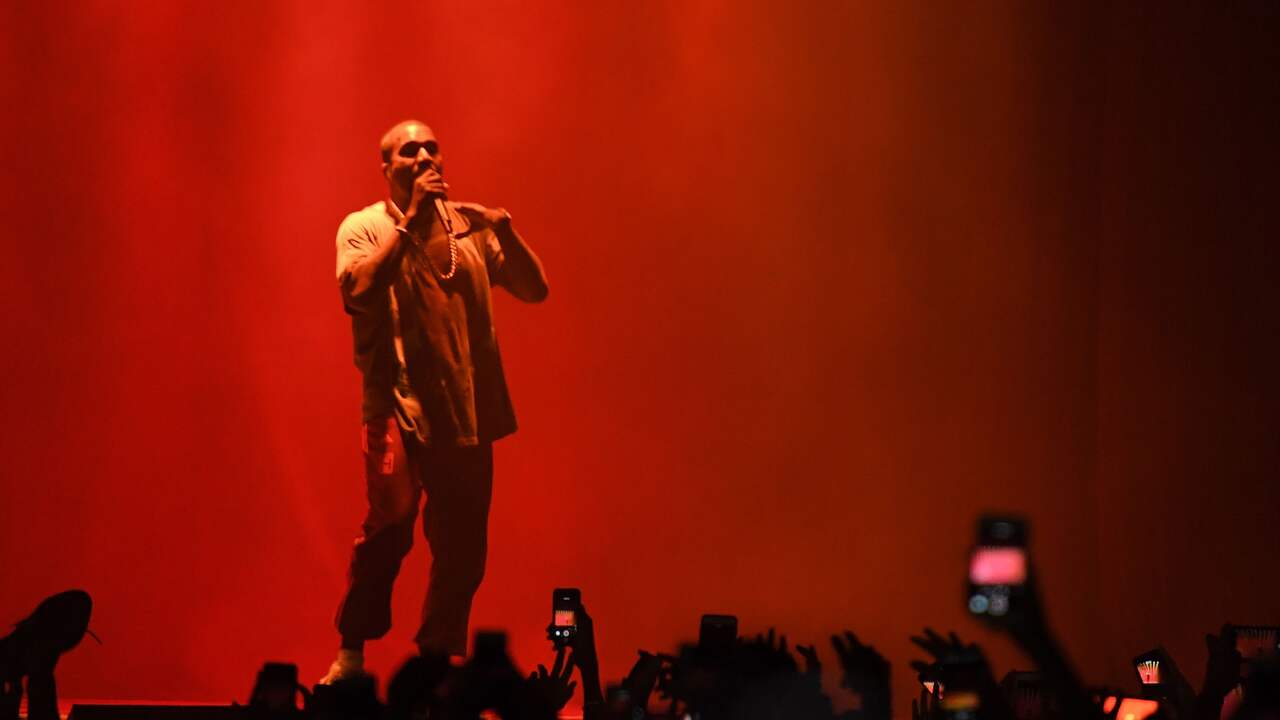 Kanye breekt show af, tiert tegen Beyoncé