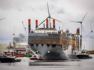 Uitgebrand vrachtschip Fremantle Highway is aangekomen in Rotterdam