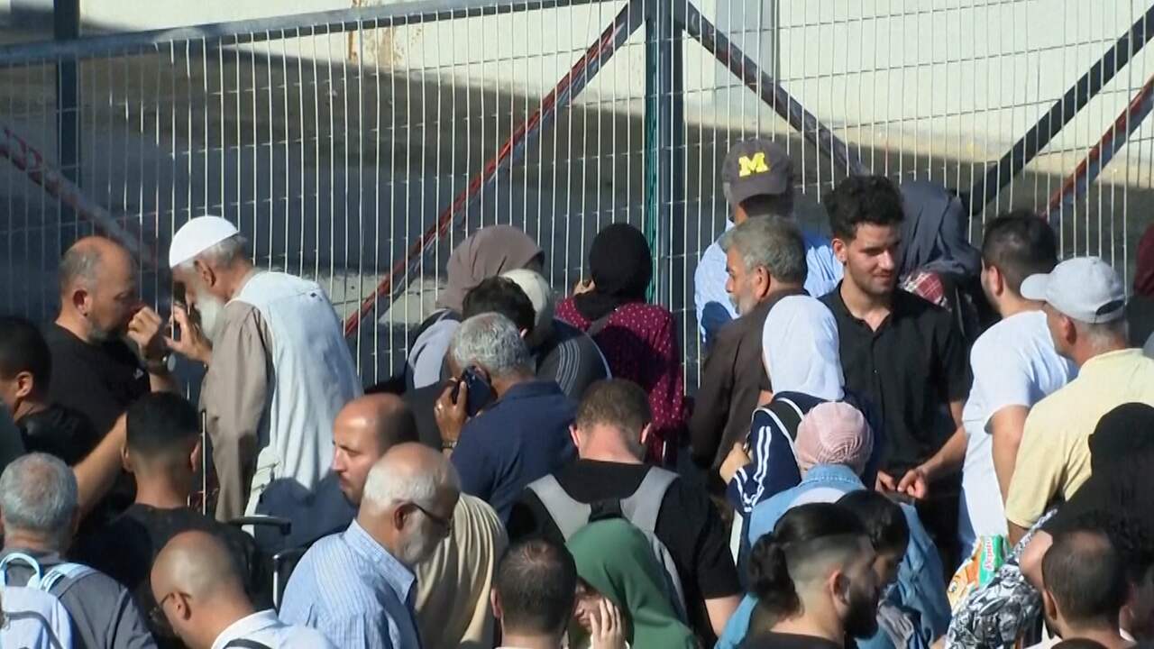 Beeld uit video: Honderden Palestijnen wachten bij Egyptische grens