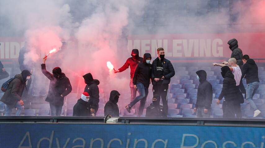 Fans met vuurwerk dringen De Kuip binnen, Feyenoord-RKC kort stilgelegd