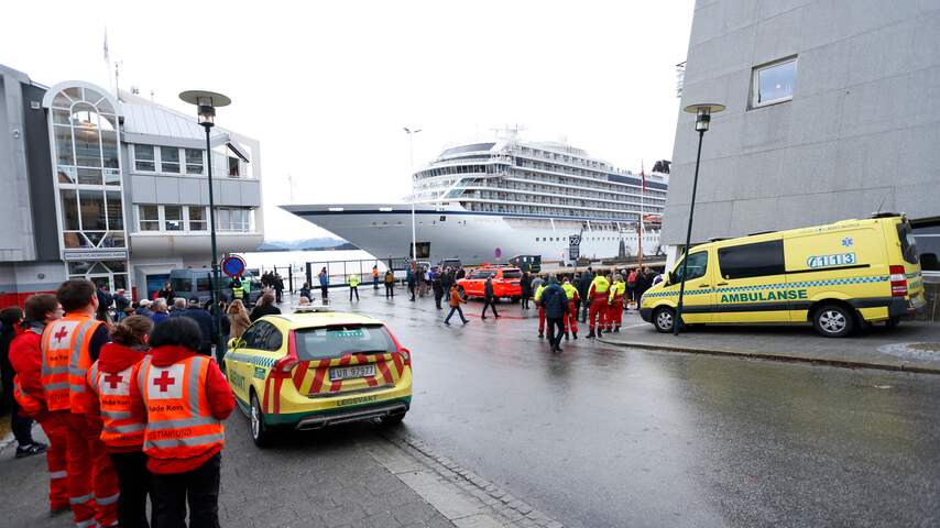 Cruiseschip Noorwegen aangekomen in haven Molde