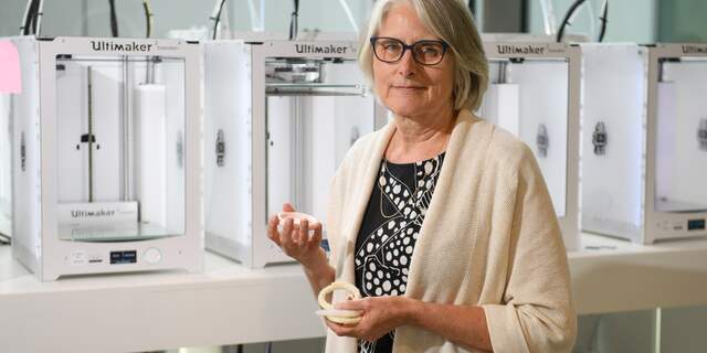 Lector Karin zoekt als designer naar oplossingen voor vrouwen