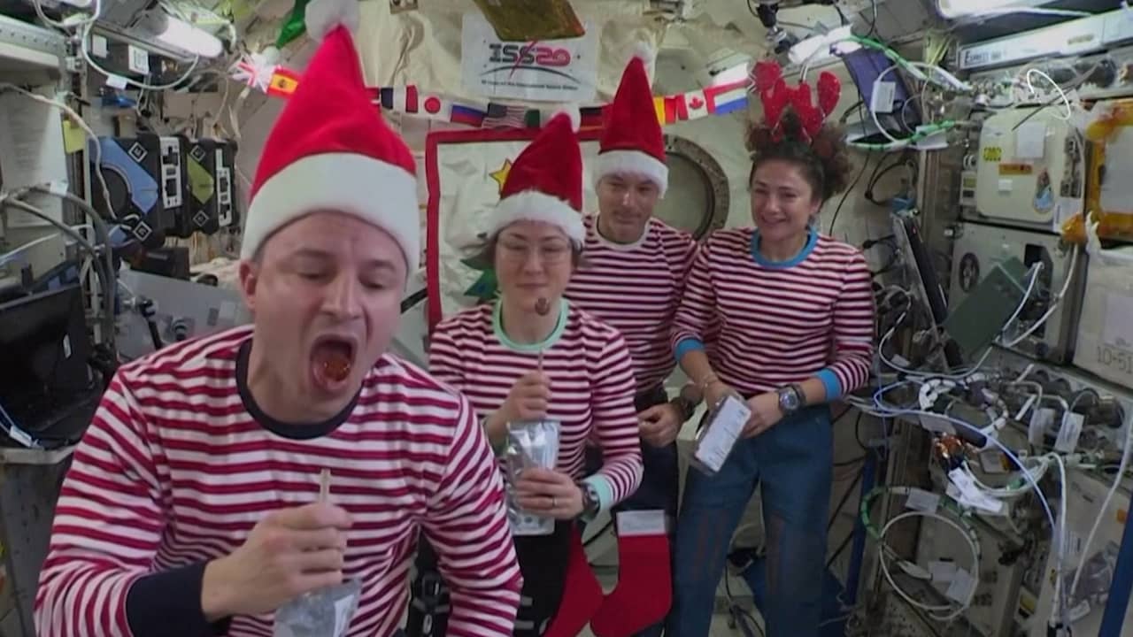 Beeld uit video: Astronauten in ISS tonen wat ze met Kerst gaan eten
