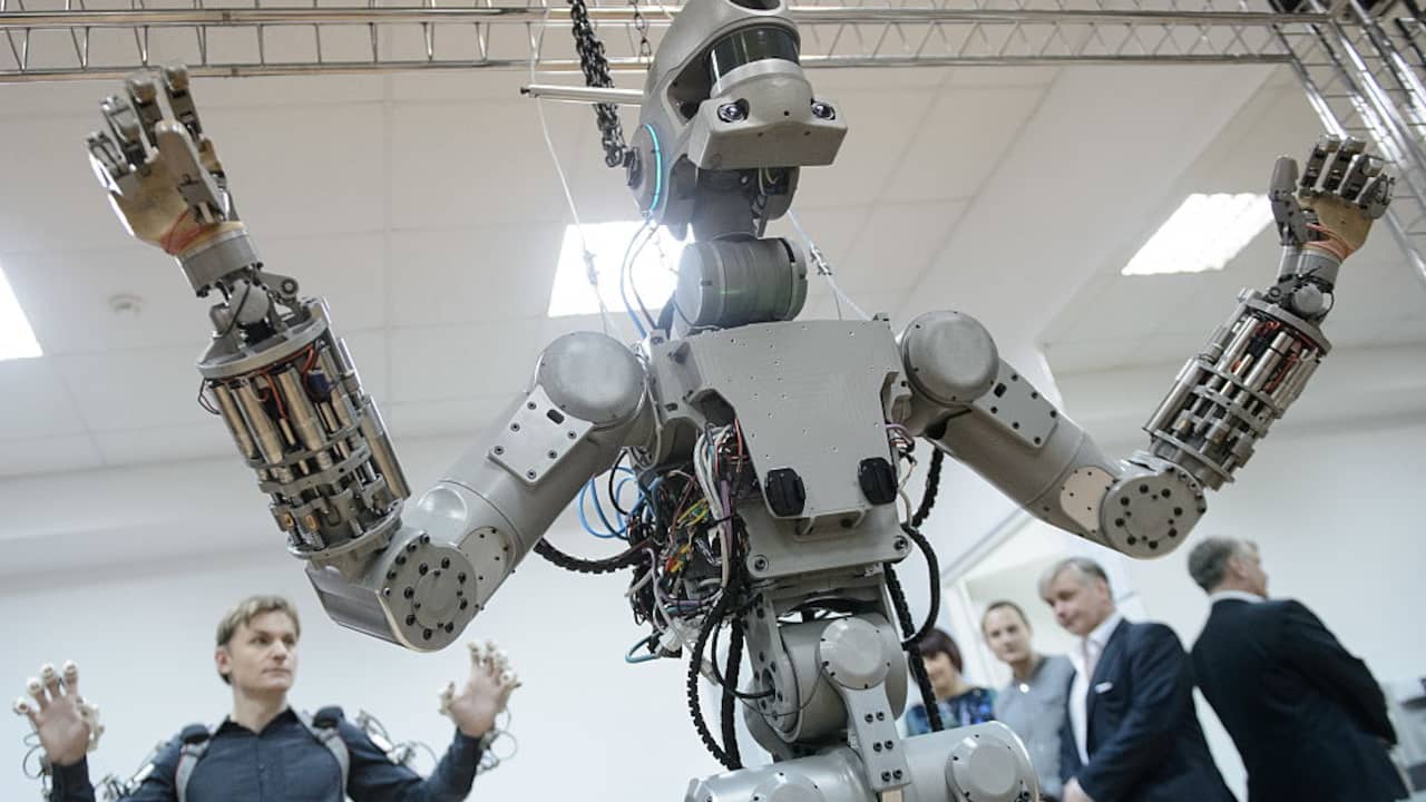 Робототехника стоимость. Русский робот. Робот российского производства.