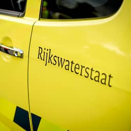 Rijkswaterstaat start proef met flitspalen voor schepen