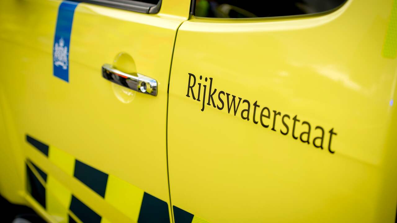 Rijkswaterstaat start proef met flitspalen voor schepen