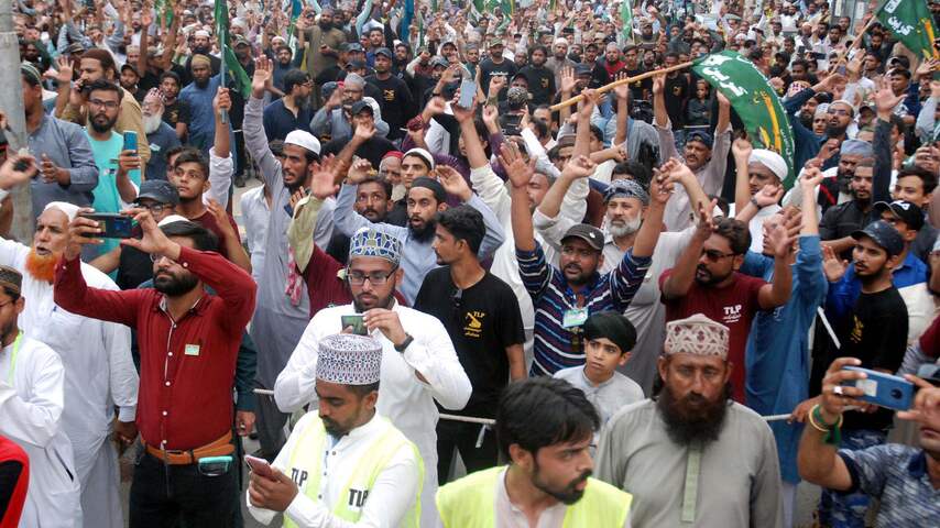 Tienduizenden Pakistanen boos om Mohammed-cartoon in Charlie Hebdo