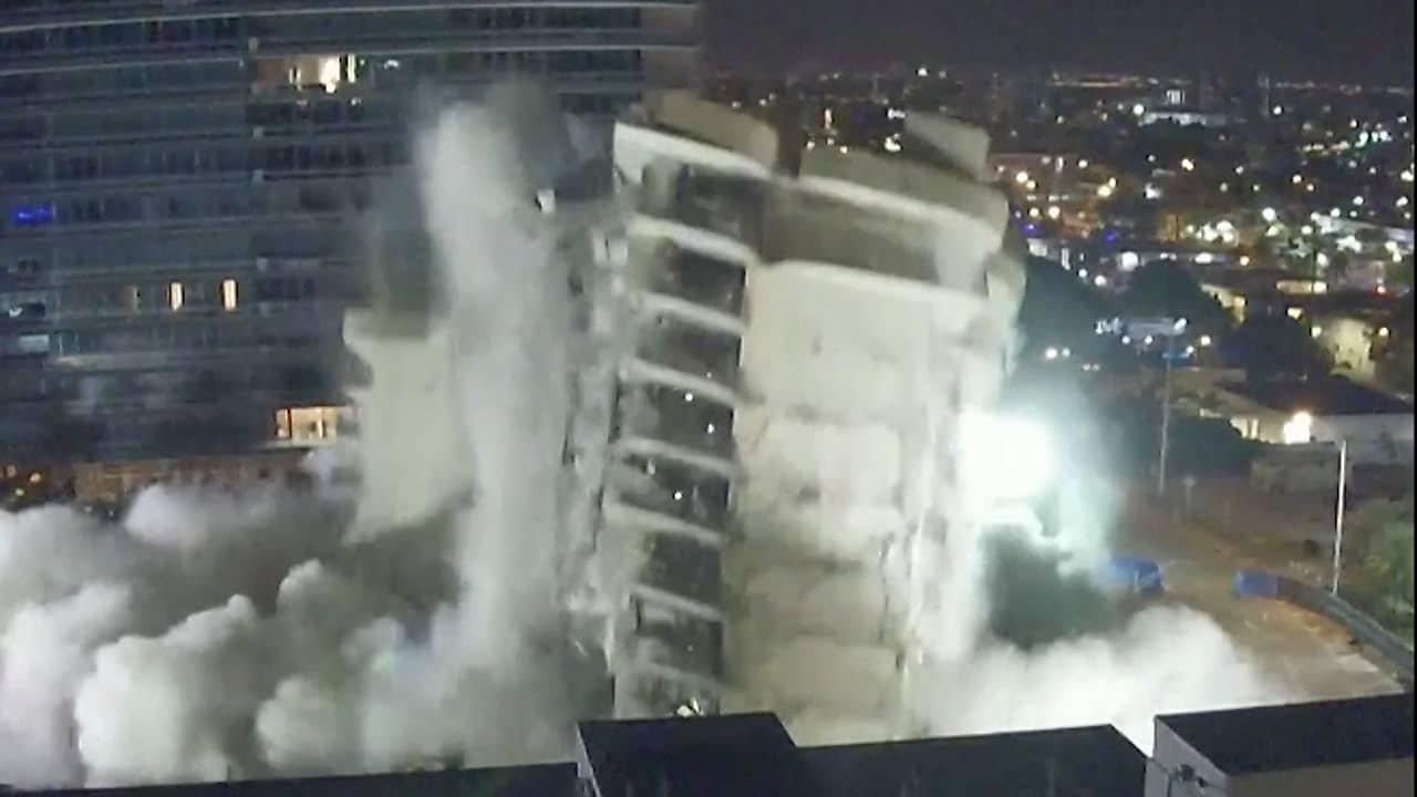 Beeld uit video: Bekijk het moment waarop restant ingestort gebouw Miami wordt gesloopt