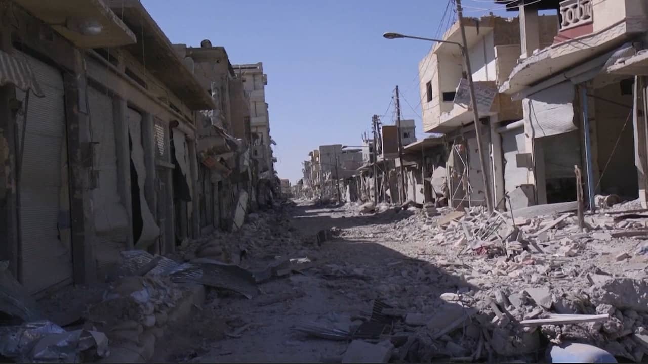 Beeld uit video: Beelden tonen verwoesting IS-bolwerk Raqqa	