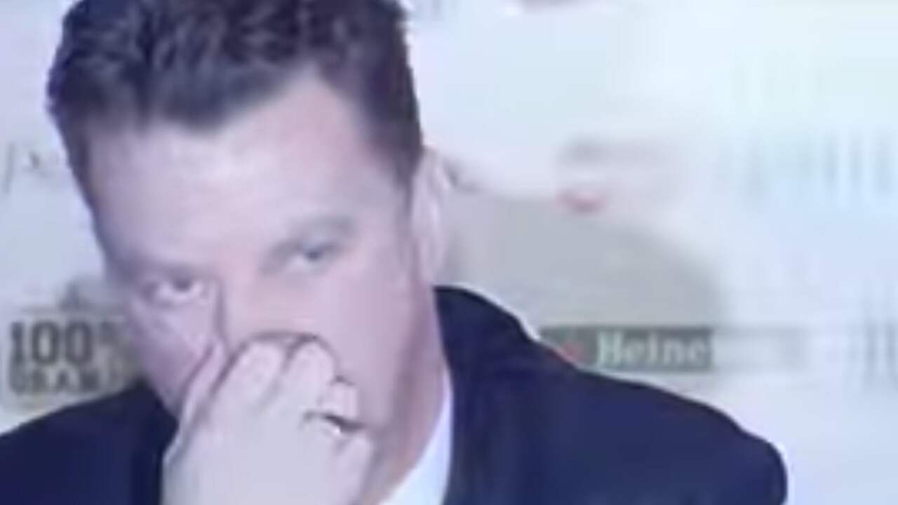 Beeld uit video: 'Jullie moeten geen foto's maken als ik aan mijn neus zit'
