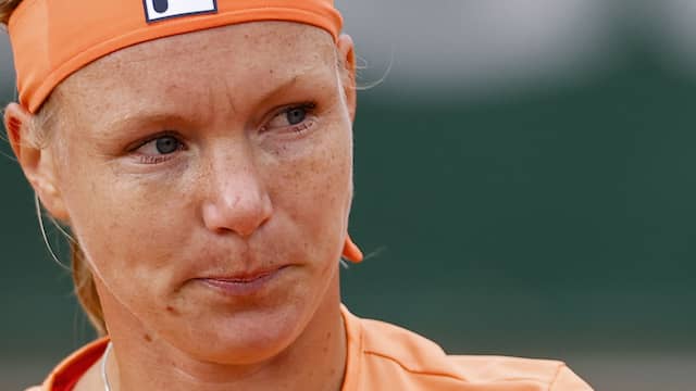 Bertens in tears after victory in bizarre match against Errani