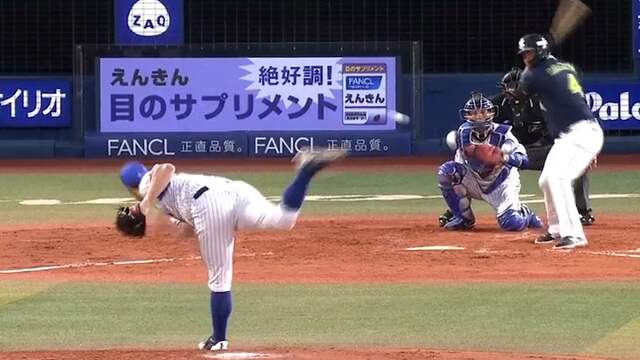 KIJK: Nederlandse honkballer Balentien slaat homerun door bal uit stadion te jagen