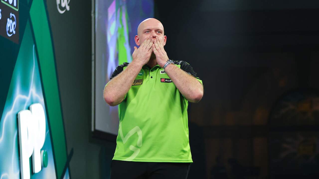 Van Gerwen emotional after victory 'New Year's Eve again without wife
