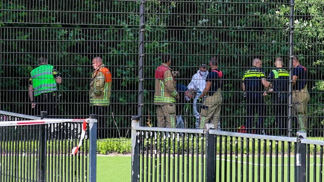 De politie doet onderzoek naar de toedracht van de steekpartij in Rotterdam-Beverwaard, waarbij de vijftienjarige Joshua overleed.