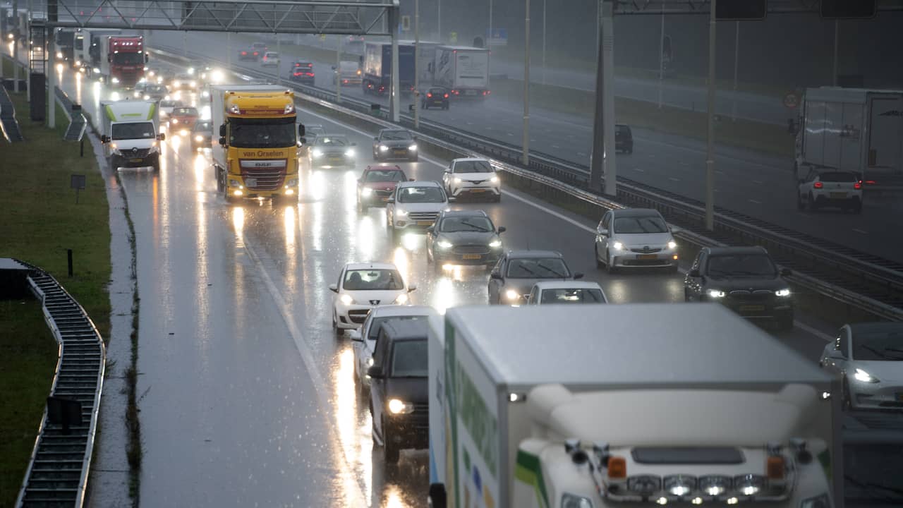 Drukste Spits Van Het Jaar Door Slecht Weer: 887 Kilometer File ...