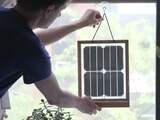 Zonnepaneeloplader met zuignap op te hangen aan ramen