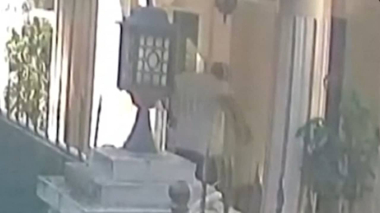 Beeld uit video: Beveiligingscamera filmt mogelijk transport lichaam Khashoggi