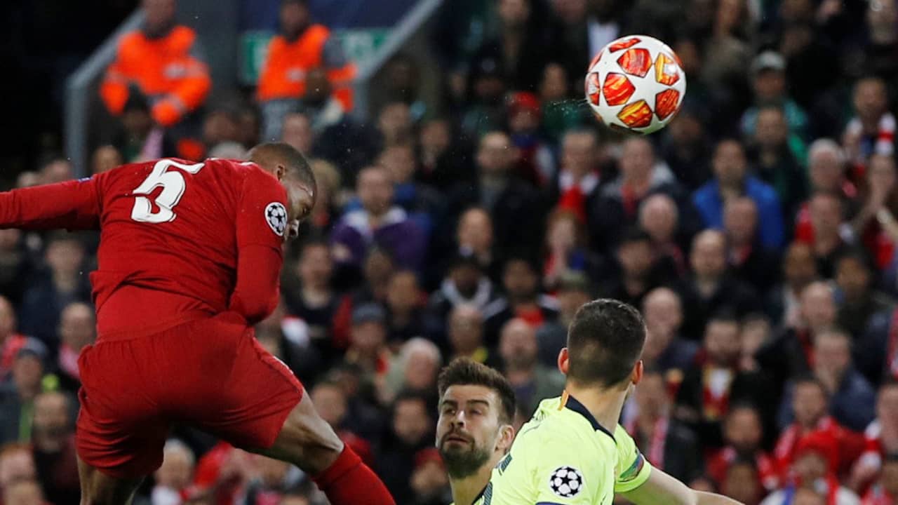 Wijnaldum zet Liverpool op 3-0 met fraaie kopbal