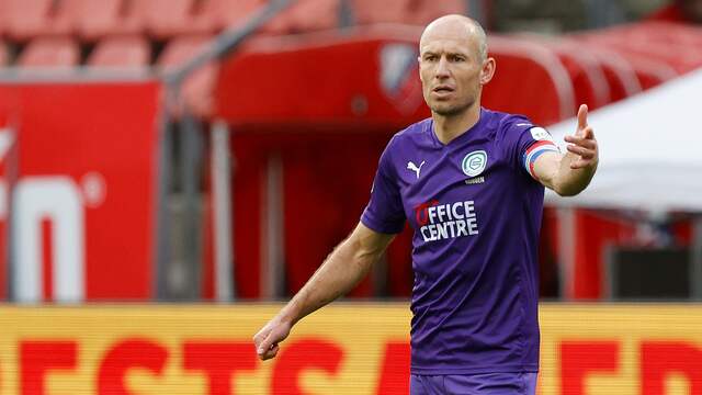 Arjen Robben droop teleurgesteld af bij FC Groningen.