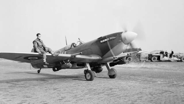 1944: Een Spitfire van de Royal Air Force in Volkel.
