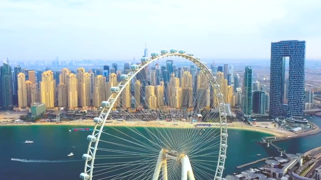 Beeld uit video: 's Werelds hoogste reuzenrad geopend in Dubai