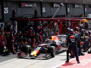 Verstappen genoot van 'heel goed teamwork' bij pitstoprecord Red Bull