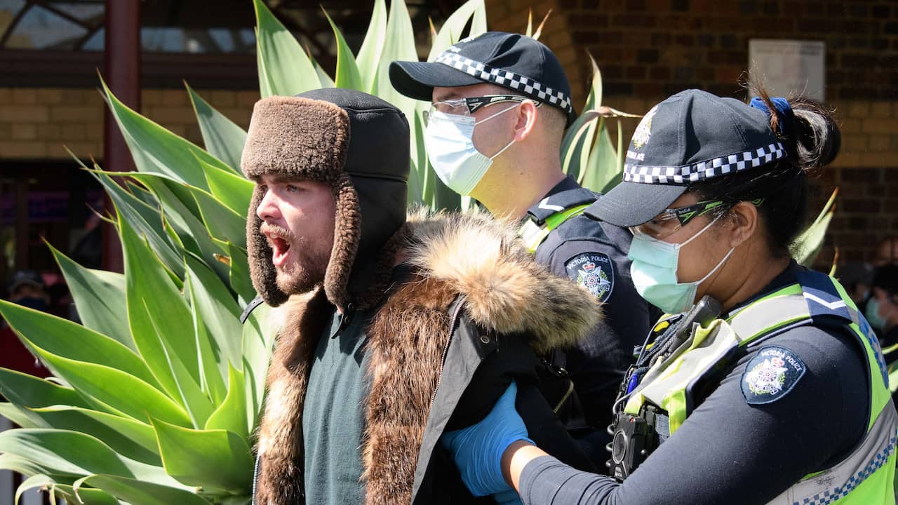 74 arrests at anti-corona protests in Melbourne |  NOW