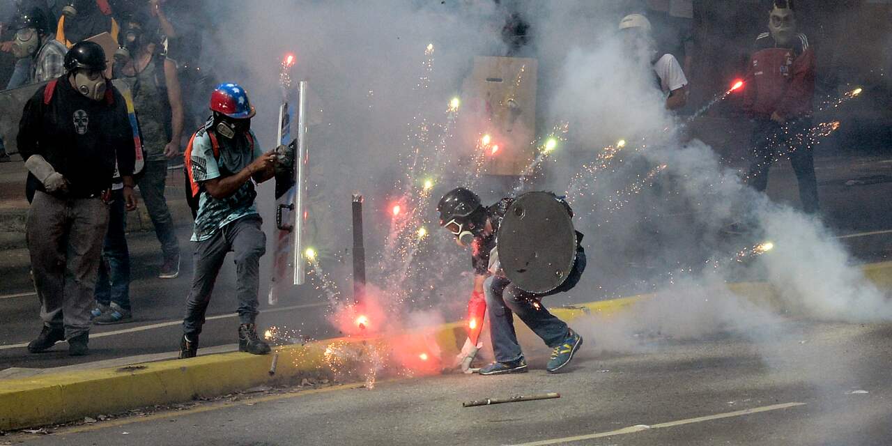 Oppositieleiders gewond bij protesten tegen regering Venezuela 