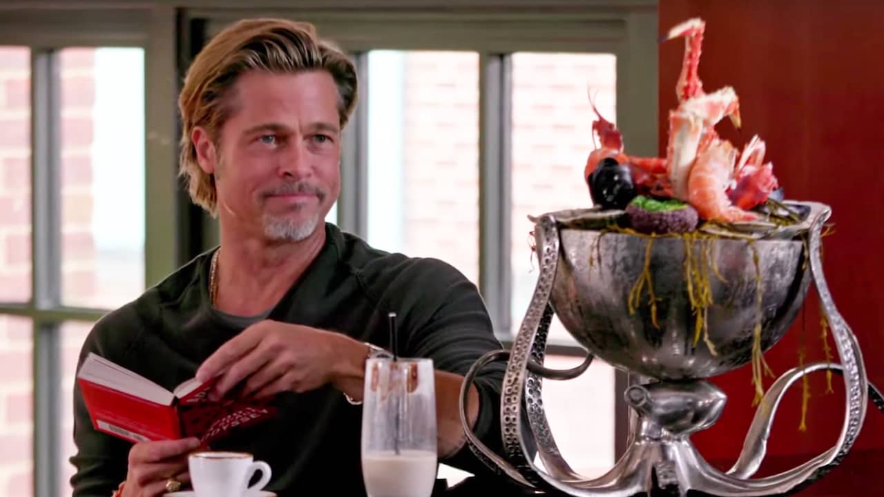 Beeld uit video: Haantjesgedrag tussen Brad Pitt en Jimmy Fallon loopt uit de hand