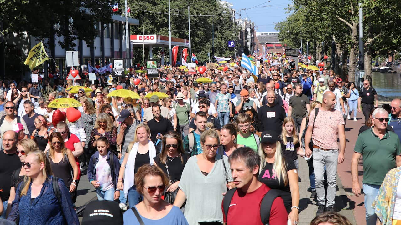 Enorme Stoet Trekt Door Centrum Amsterdam Tijdens Coronaprotest Nu Het Laatste Nieuws Het Eerst Op Nu Nl