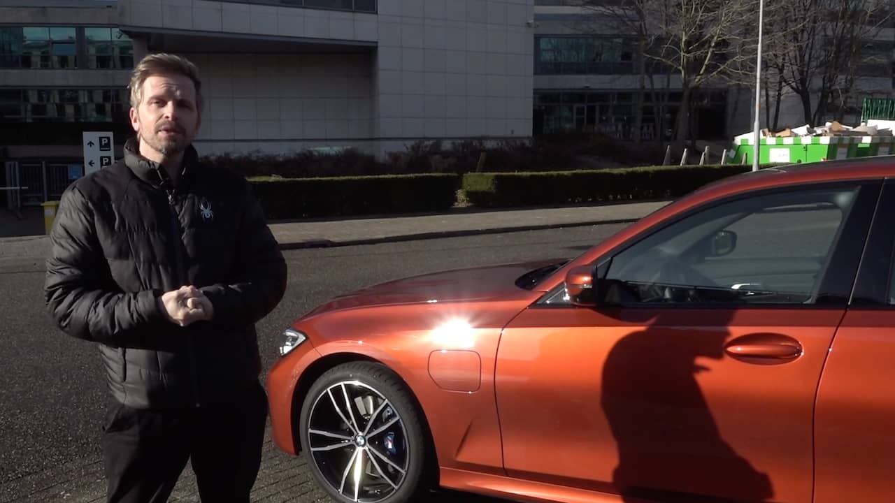 Deze auto rijdt automatisch elektrisch in de stad