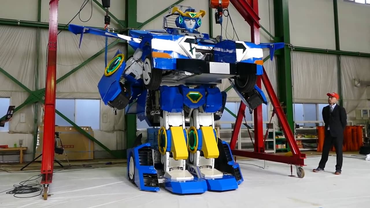 Beeld uit video: Japanse robot kan transformeren tot sportauto