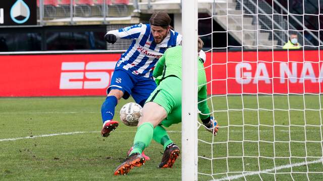 Lasse Schöne maakt zijn eerste doelpunt voor sc Heerenveen.