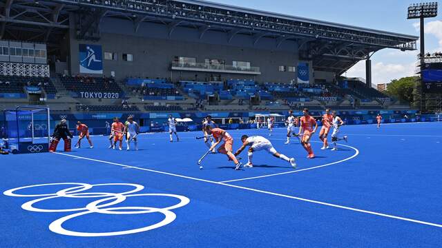 Het fraaie hockeystadion in Tokio bleef bijna helemaal leeg.